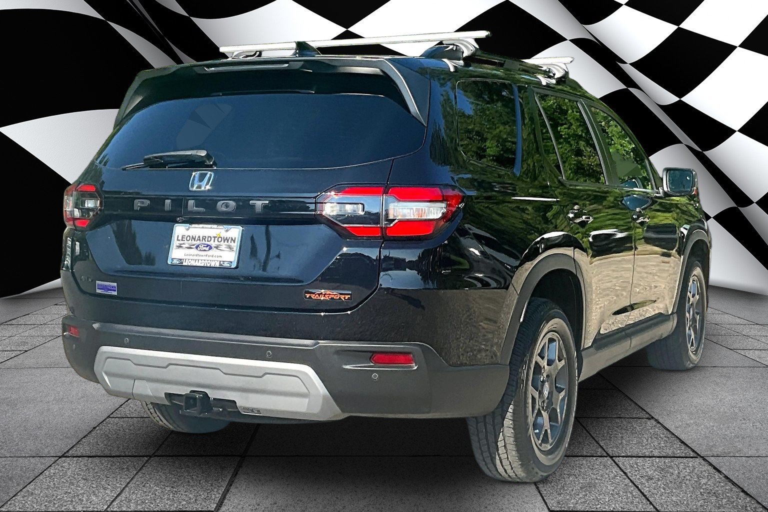 Used 2023 Honda Pilot TrailSport image 2