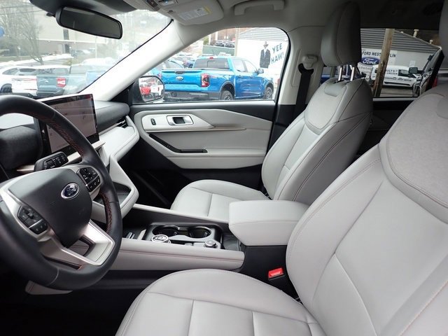 Certified 2025 Ford Explorer Active w/ Active Comfort Package image 16