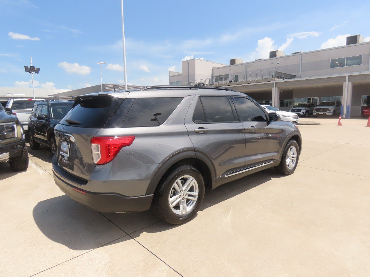 Certified 2023 Ford Explorer XLT RWD image 11