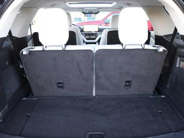 Certified 2025 Ford Explorer Platinum w/ Ultimate Package AWD/4WD image 14