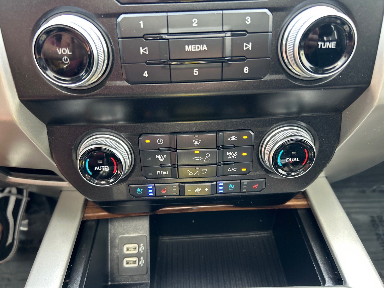 Certified 2020 Ford F150 Lariat w/ Equipment Group 502A Luxury AWD/4WD image 31