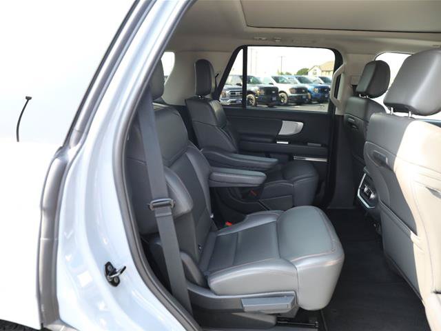 Certified 2025 Ford Expedition Active AWD/4WD image 39