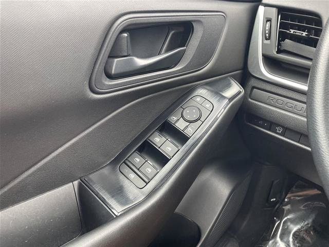 Used 2024 Nissan Rogue S AWD/4WD image 28