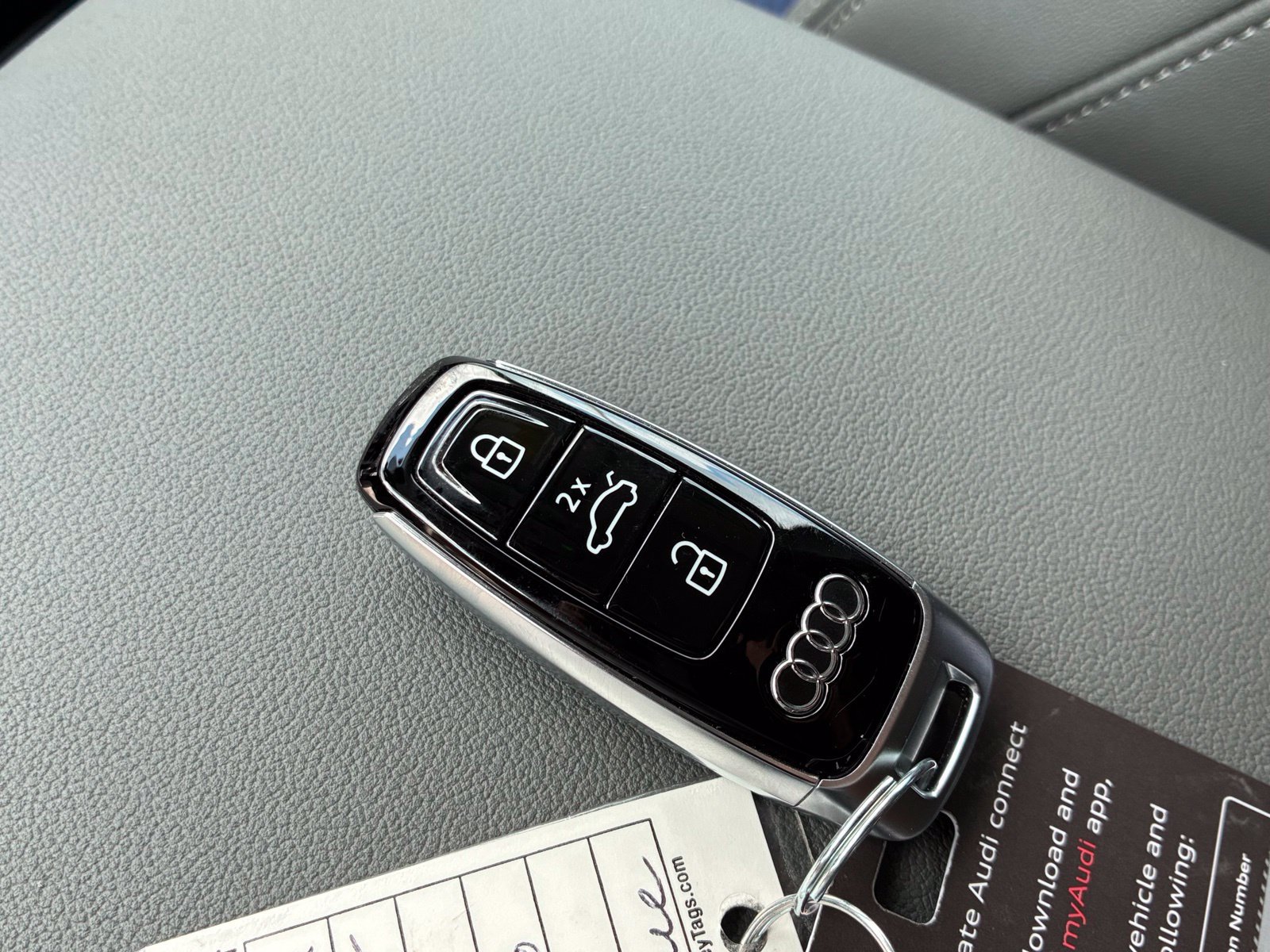 Used 2025 Audi Q8 Premium Plus AWD/4WD image 28