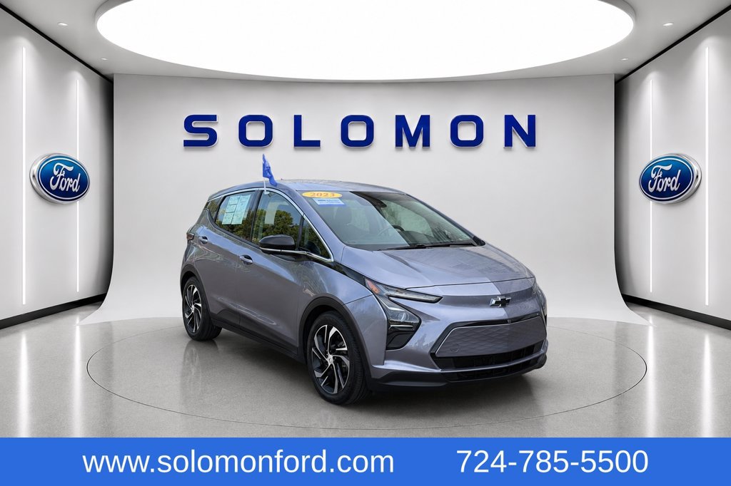 Used 2023 Chevrolet Bolt LT w/ Infotainment Package FWD image 2