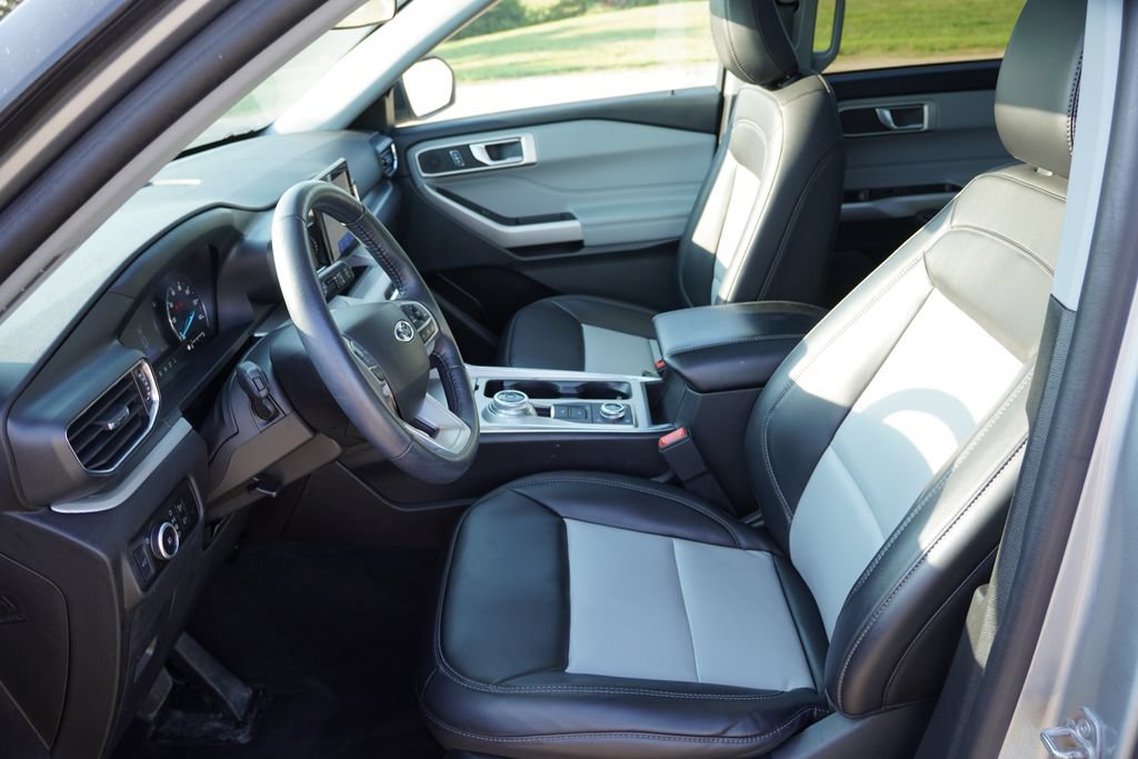 Certified 2023 Ford Explorer XLT w/ Equipment Group 202A AWD/4WD image 4