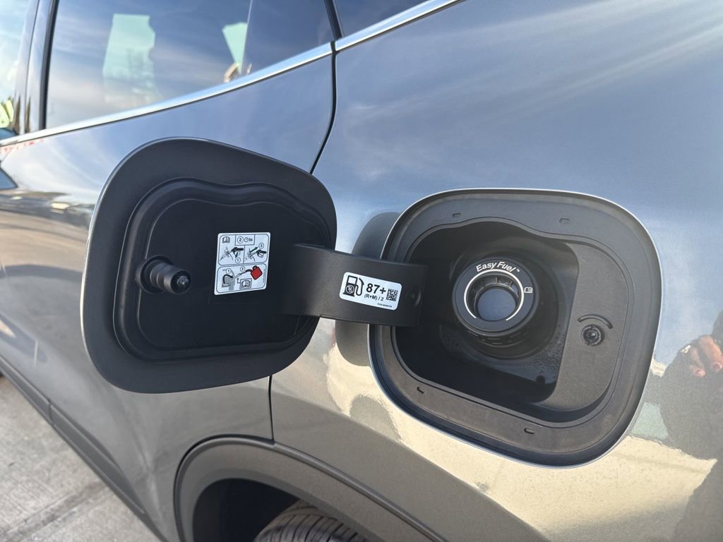 Certified 2025 Ford Escape SE image 16