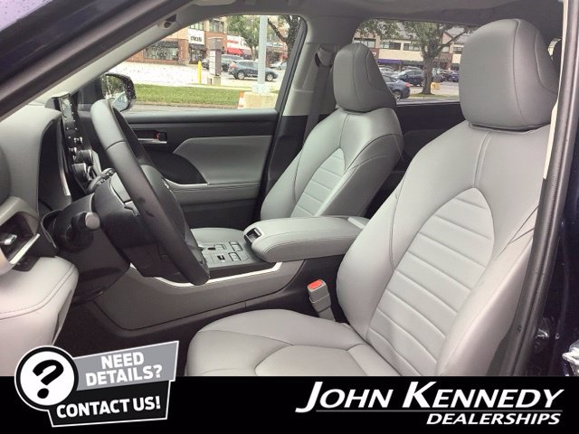 Used 2022 Toyota Highlander XLE AWD/4WD image 11