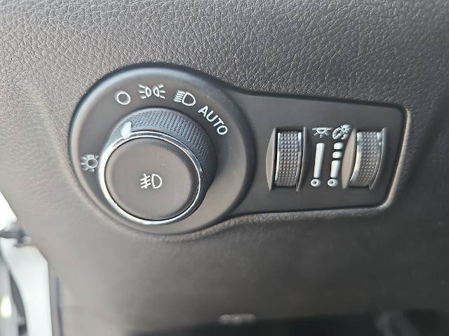 Used 2025 Jeep Compass Limited AWD/4WD image 23