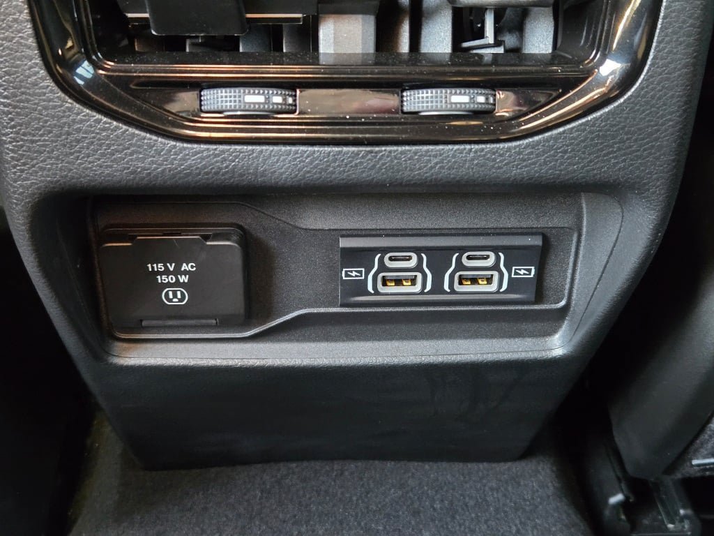Used 2025 Jeep Grand Cherokee Altitude w/ Trailer Tow Package AWD/4WD image 20