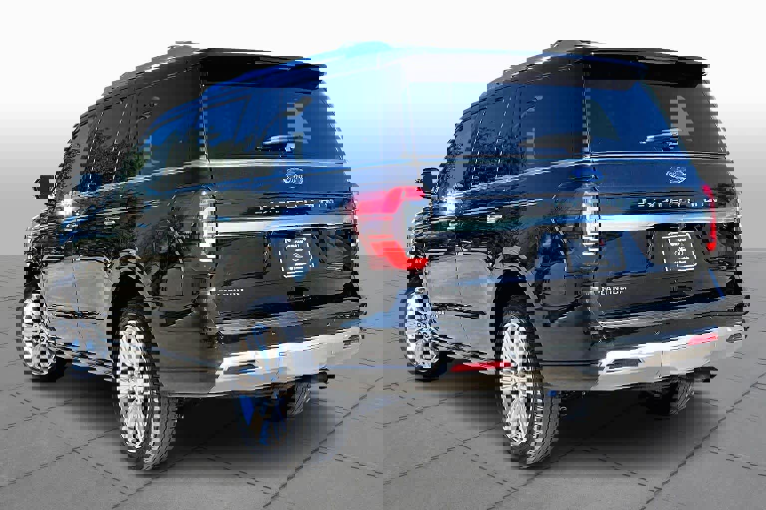 Certified 2023 Ford Expedition Platinum image 4