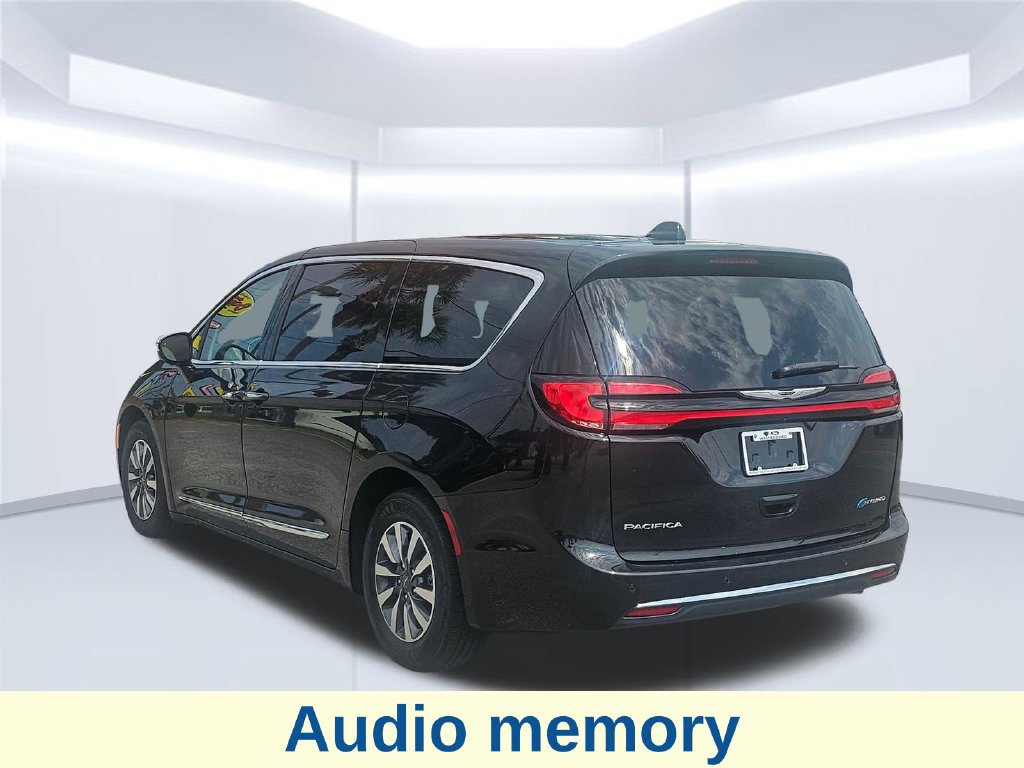 Used 2023 Chrysler Pacifica Limited FWD image 23