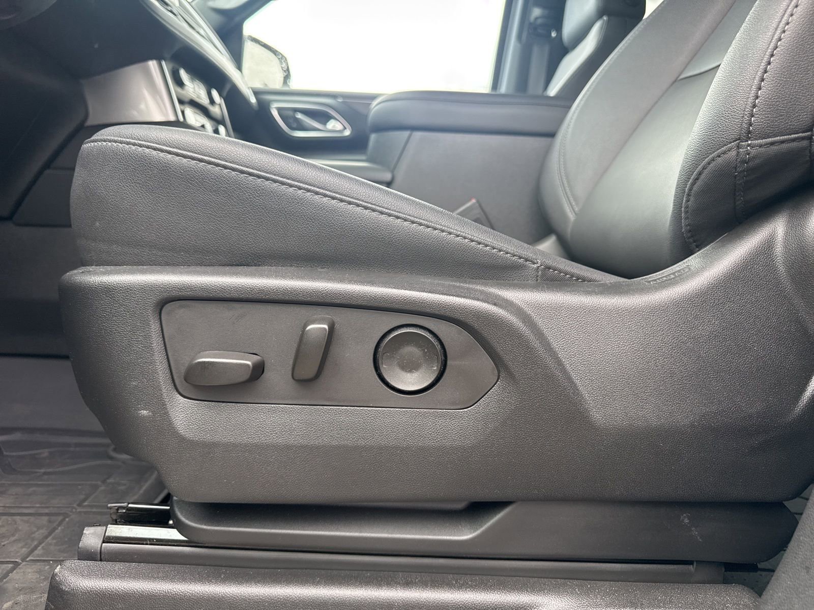 Used 2023 Chevrolet Tahoe Z71 w/ Z71 Off-Road Package image 20