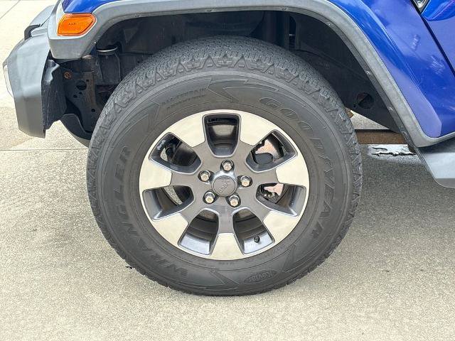Used 2018 Jeep Wrangler Unlimited Sahara AWD/4WD image 11