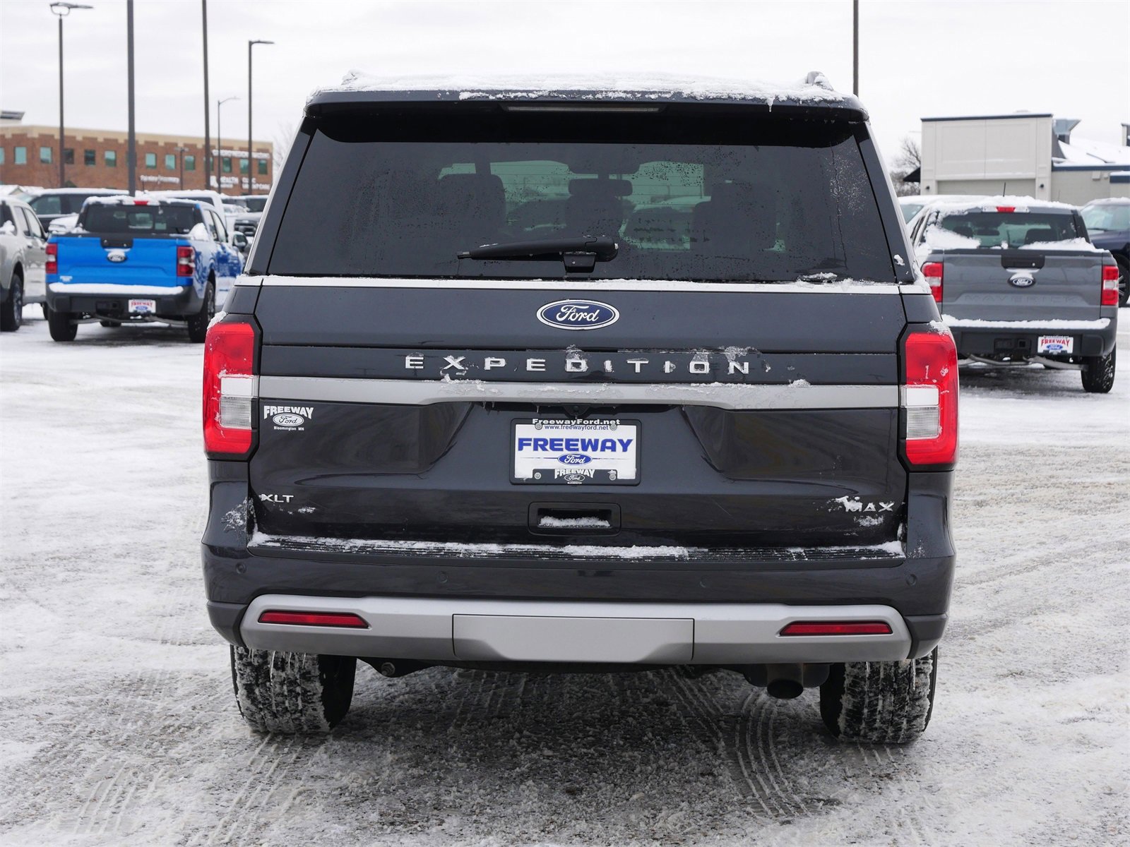 Certified 2024 Ford Expedition Max XLT image 3