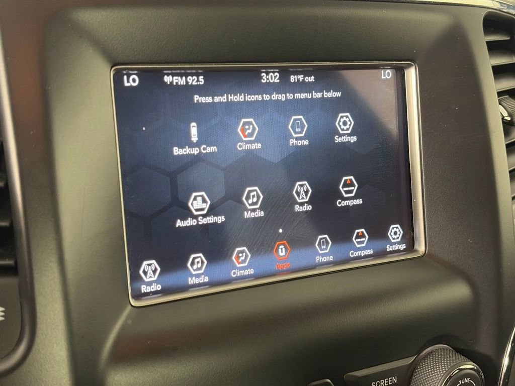 Used 2018 Jeep Grand Cherokee Laredo AWD/4WD image 19