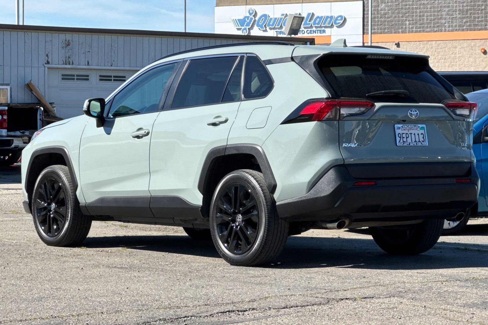 Used 2022 Toyota RAV4 XLE Premium image 3