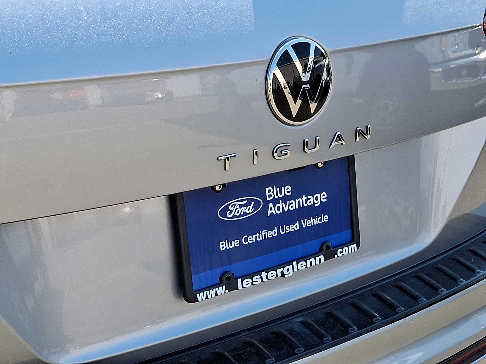 Used 2023 Volkswagen Tiguan SE R-Line FWD image 30