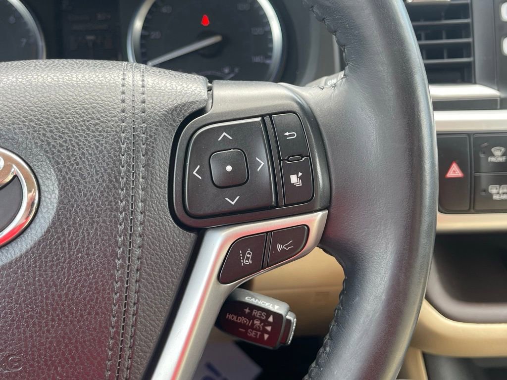 Used 2019 Toyota Highlander XLE AWD/4WD image 33