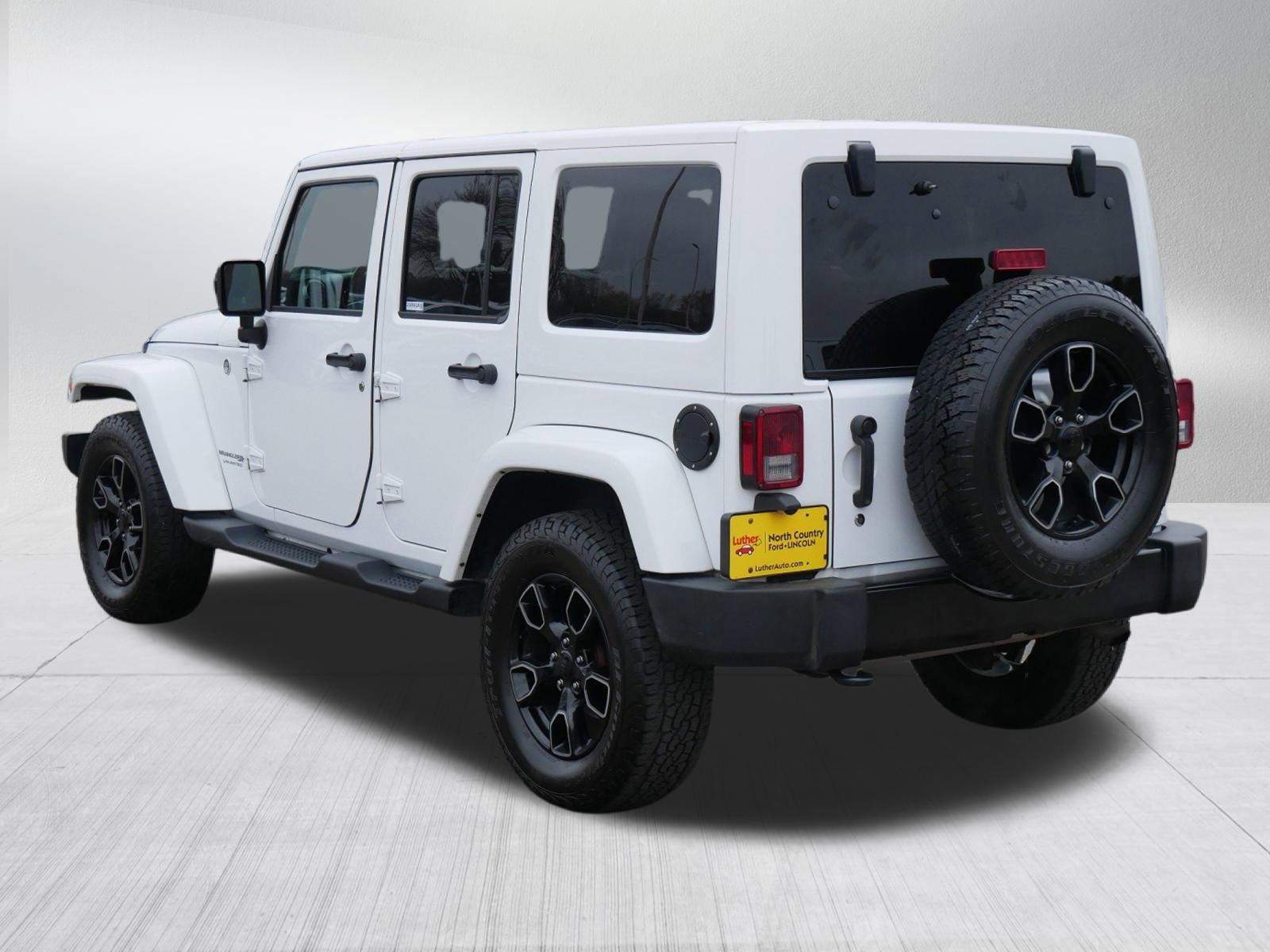 Used 2018 Jeep Wrangler Unlimited Sahara image 3