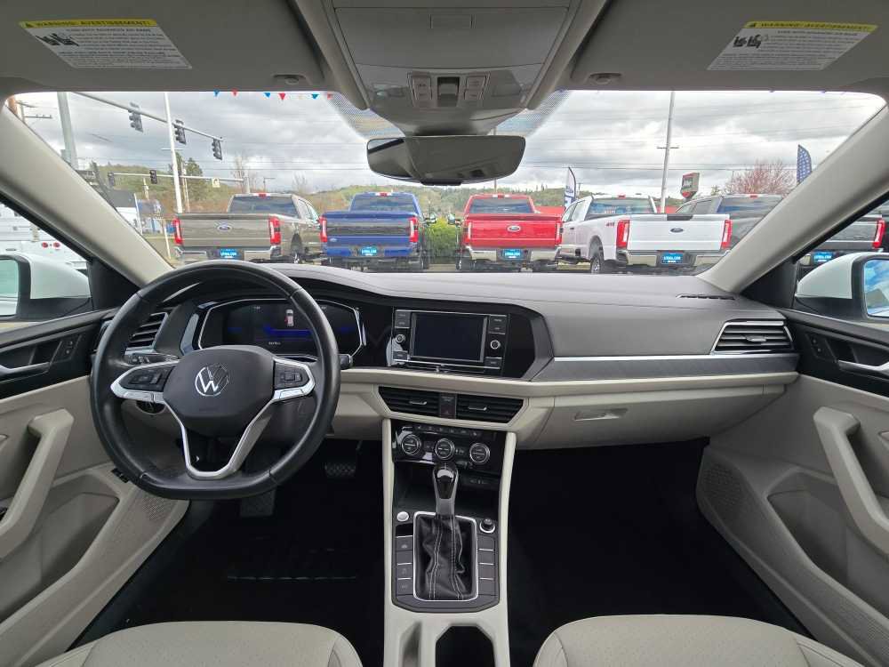 Used 2023 Volkswagen Jetta SE image 16
