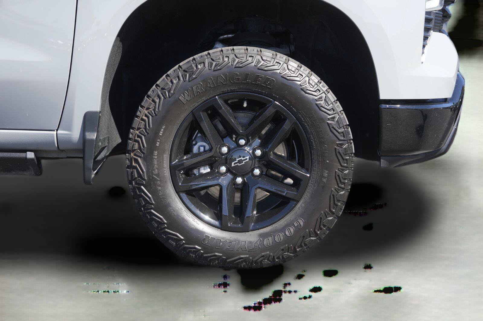 Used 2024 Chevrolet Silverado 1500 LT Trail Boss w/ Convenience Package II AWD/4WD image 4