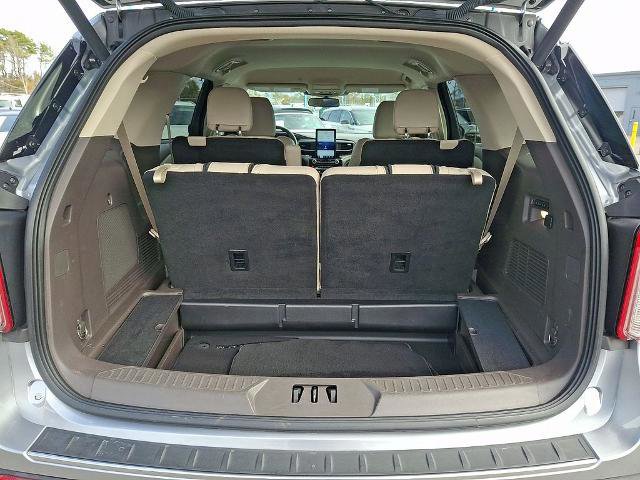 Certified 2022 Ford Explorer Platinum w/ Equipment Group 601A image 32