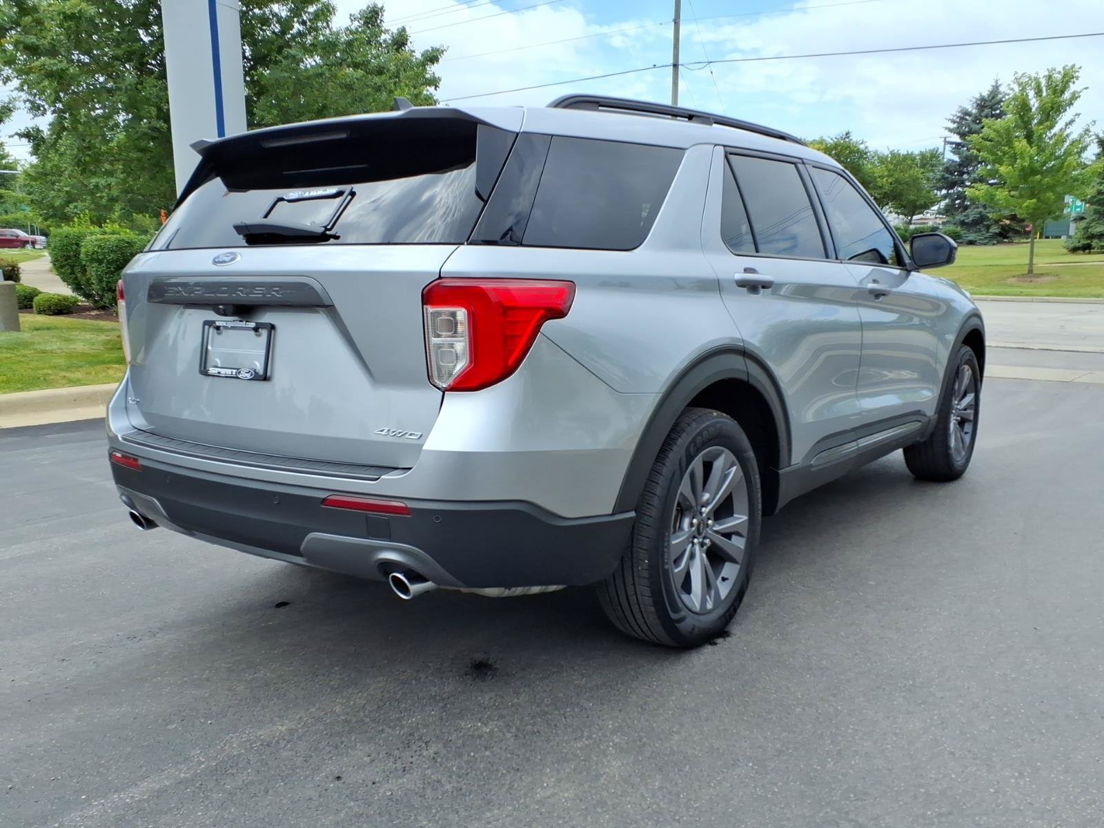 Certified 2022 Ford Explorer XLT w/ Equipment Group 202A AWD/4WD image 11