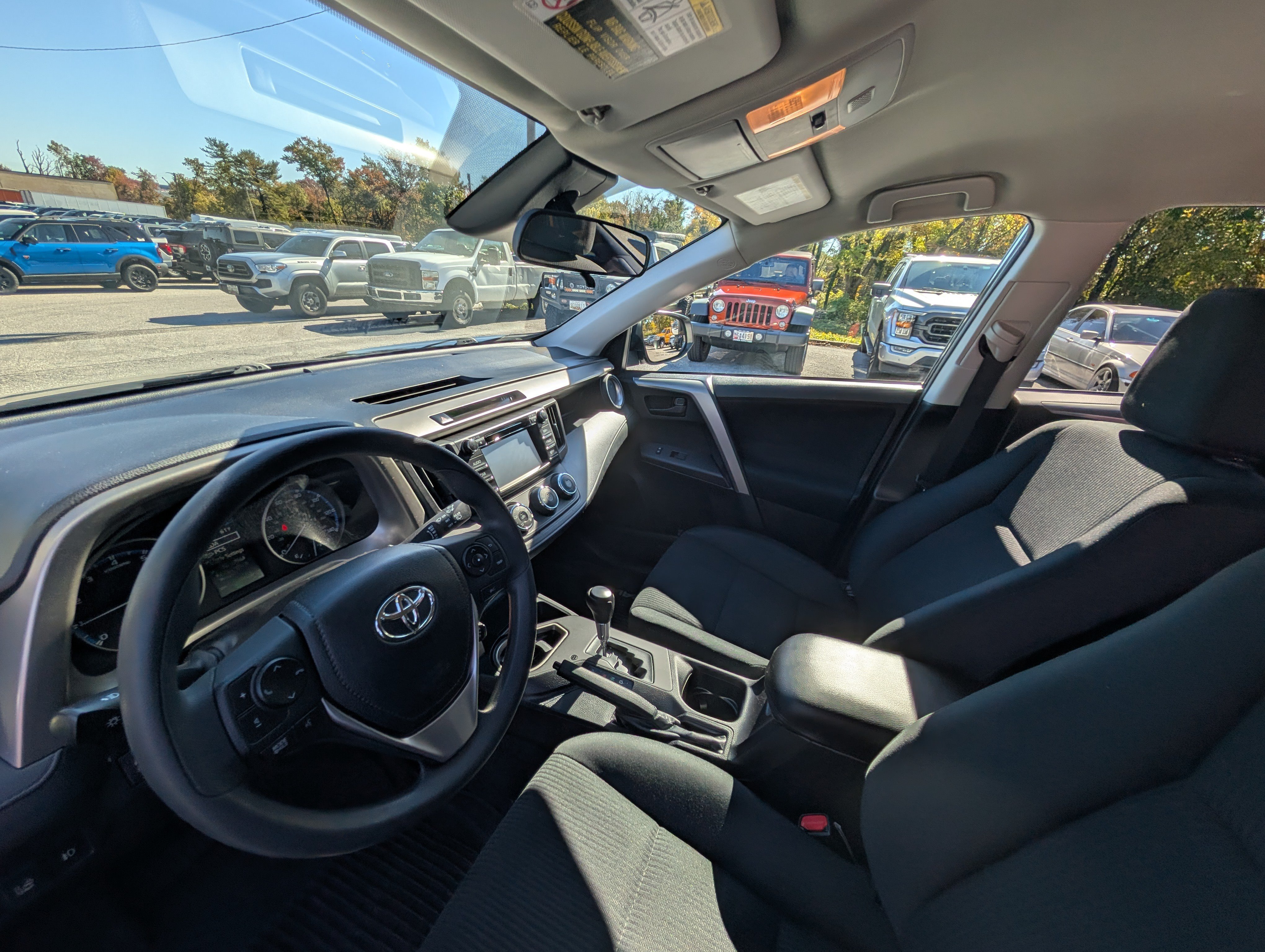 Used 2018 Toyota RAV4 LE w/ All Weather Liner Package AWD/4WD image 16
