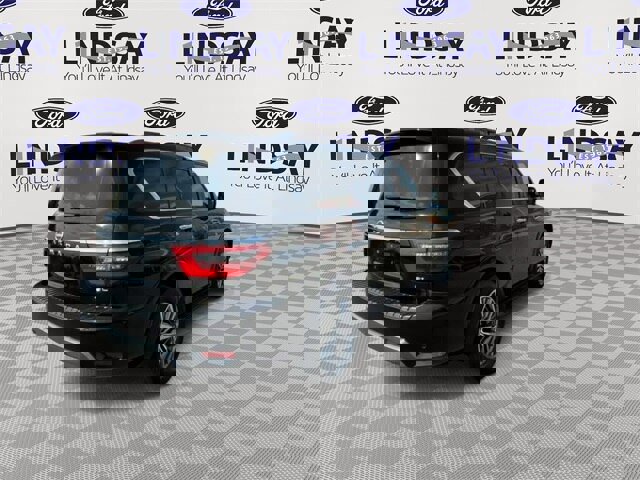 Used 2022 Nissan Armada SL w/ Captain's Chairs Package image 5