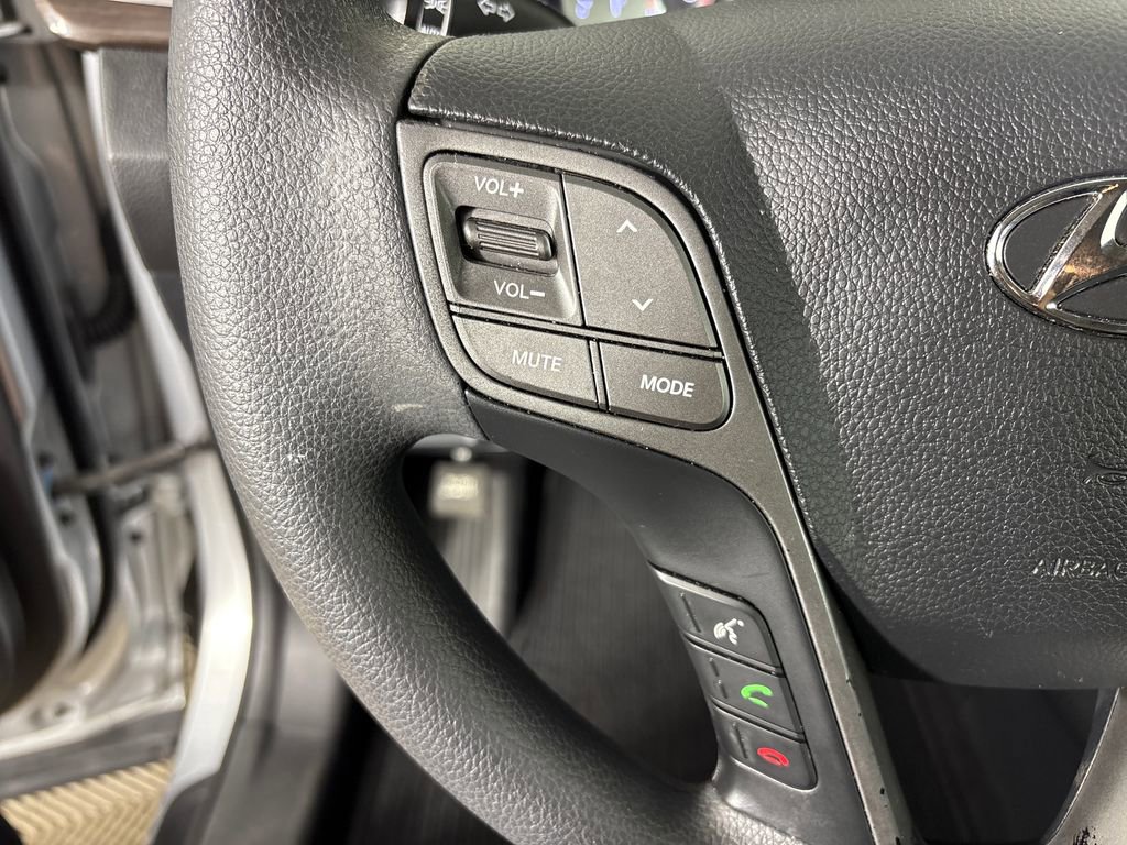 Used 2017 Hyundai Santa Fe SE w/ Cargo Package FWD image 18