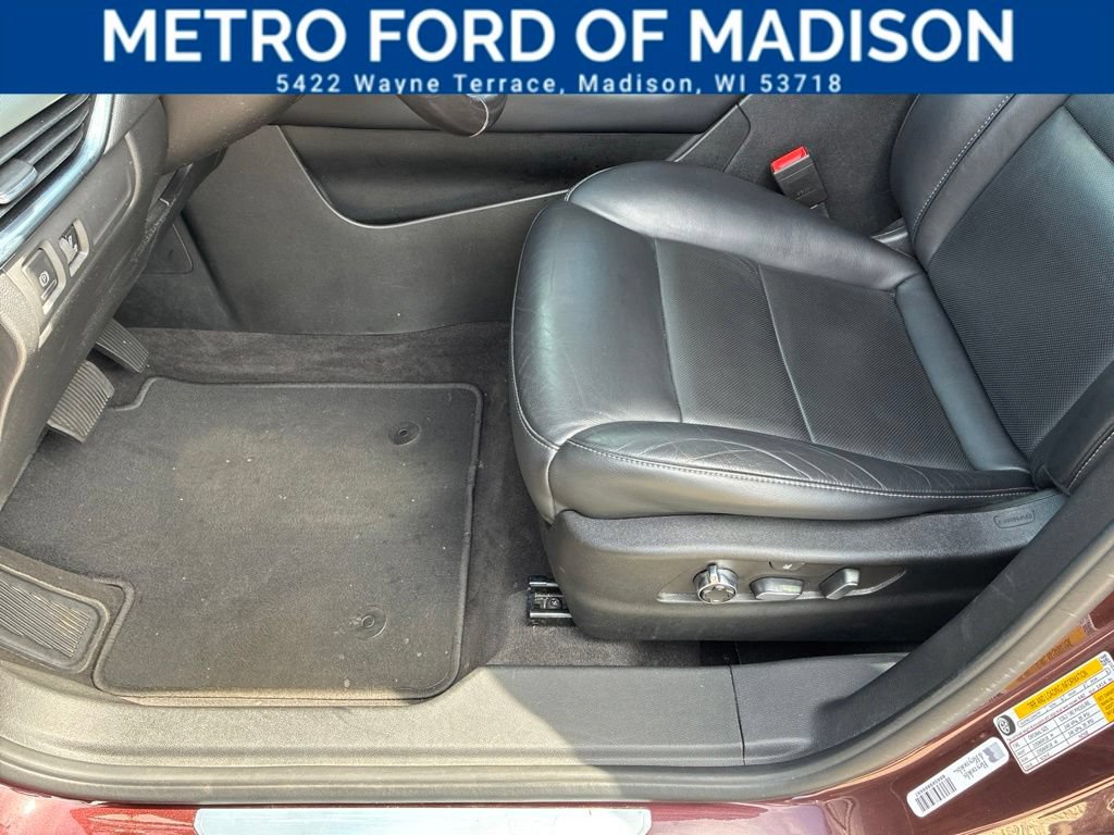 Used 2023 Cadillac XT4 Premium Luxury FWD image 12