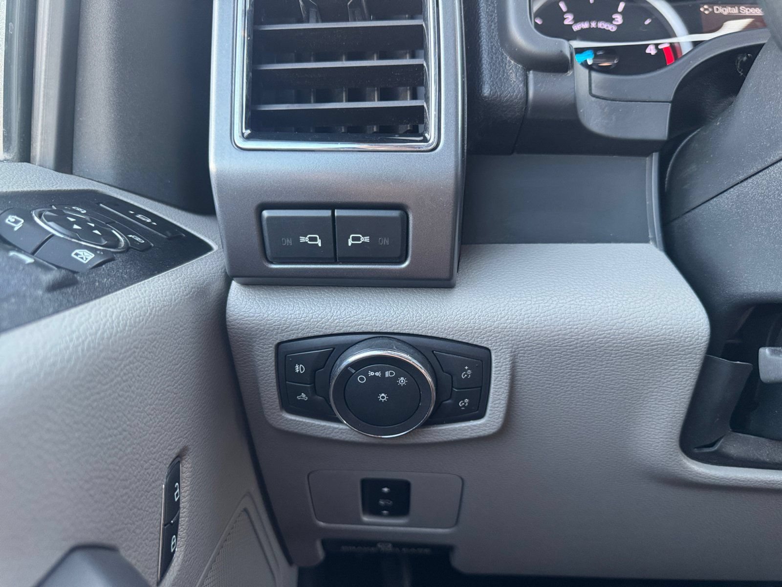Certified 2019 Ford F350 XLT w/ XLT Premium Package AWD/4WD image 22