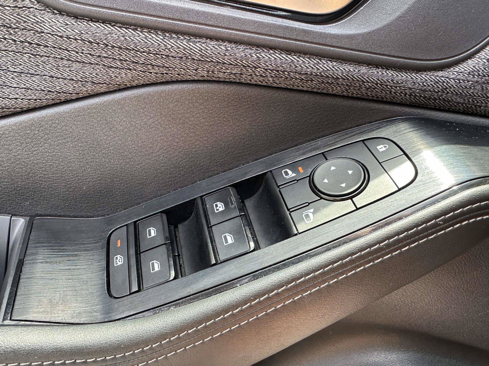 Used 2022 Nissan Rogue SV AWD/4WD image 34