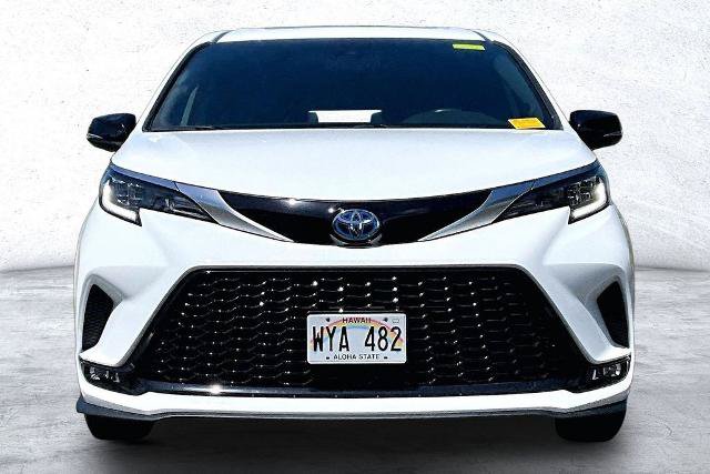 Used 2024 Toyota Sienna XSE FWD image 3