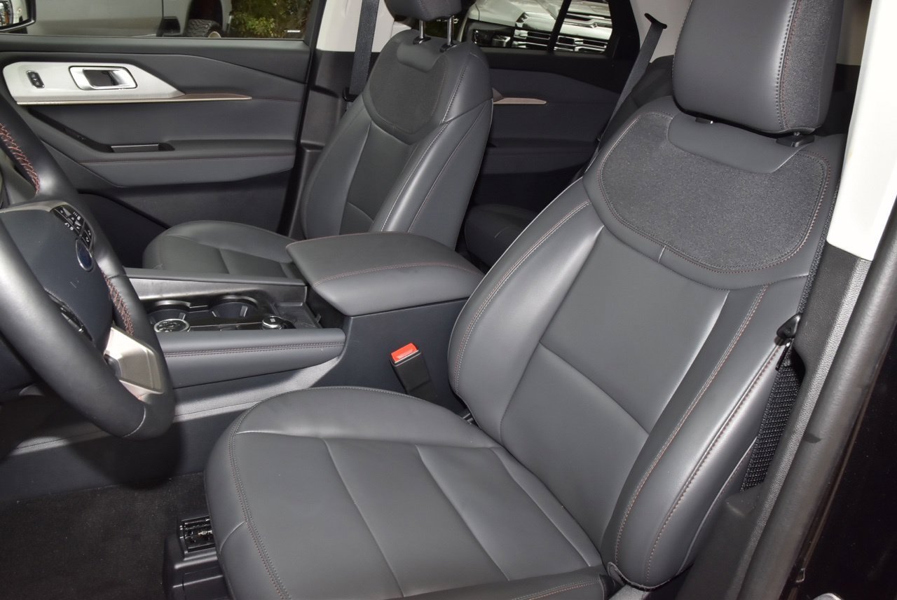 Certified 2025 Ford Explorer Active w/ Active Comfort Package RWD image 32