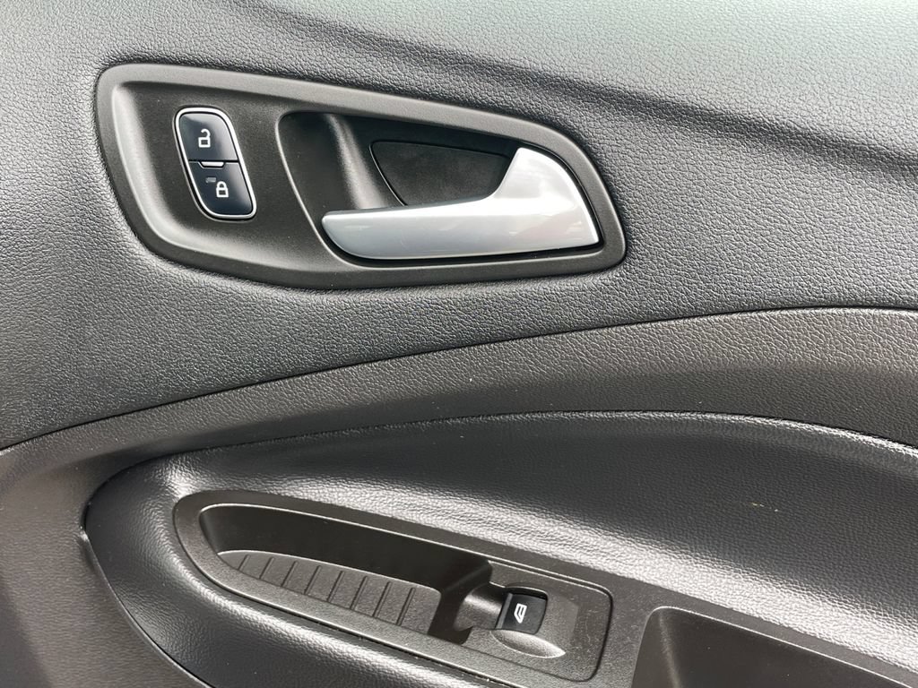 Certified 2018 Ford Escape SE w/ SE Sync 3 Package AWD/4WD image 13
