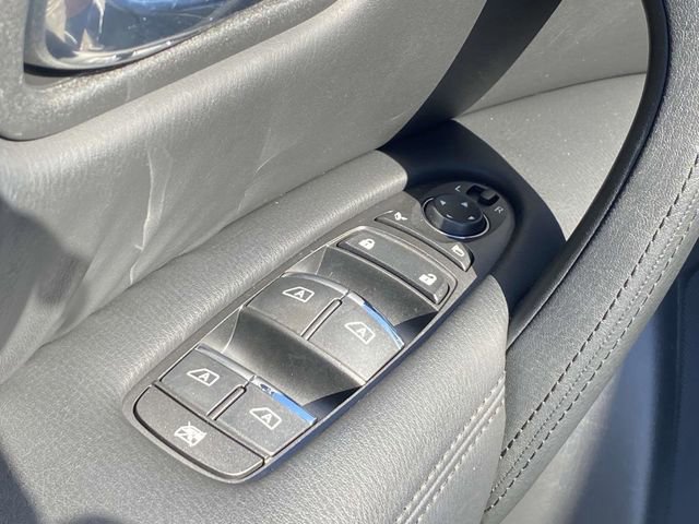 Used 2022 Nissan Armada SL w/ Captain's Chairs Package image 22