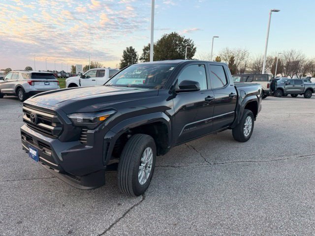Used 2026 Toyota Tacoma SR5 w/ SR5 Upgrade Package AWD/4WD image 3