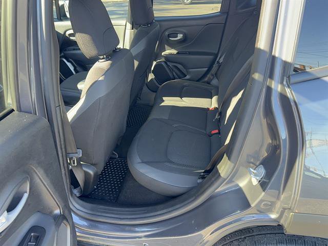 Used 2023 Jeep Renegade Latitude w/ Premium Group AWD/4WD image 15