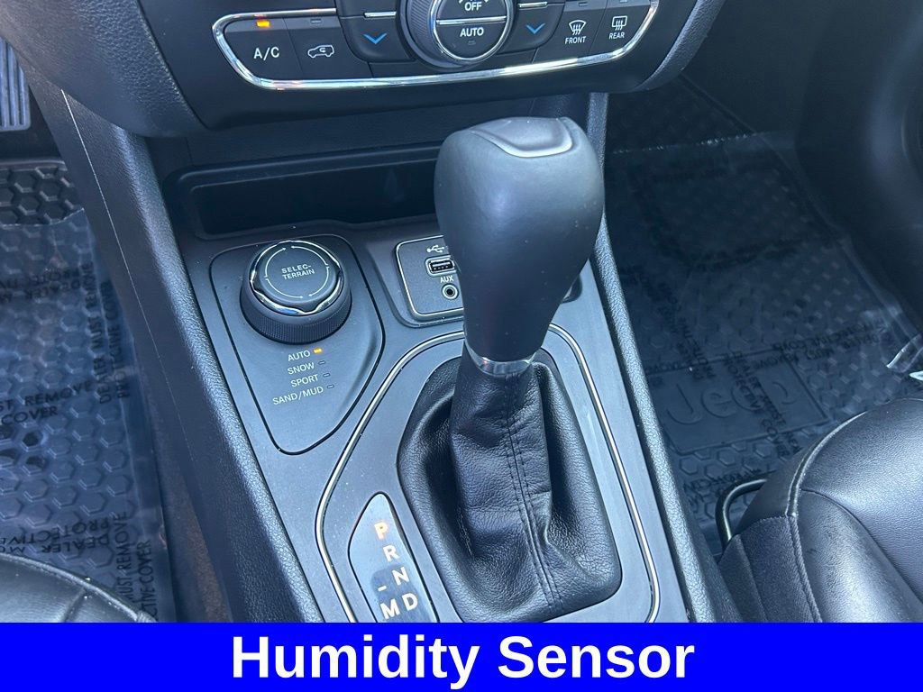 Used 2020 Jeep Cherokee Latitude Plus w/ Comfort/Convenience Group AWD/4WD image 14