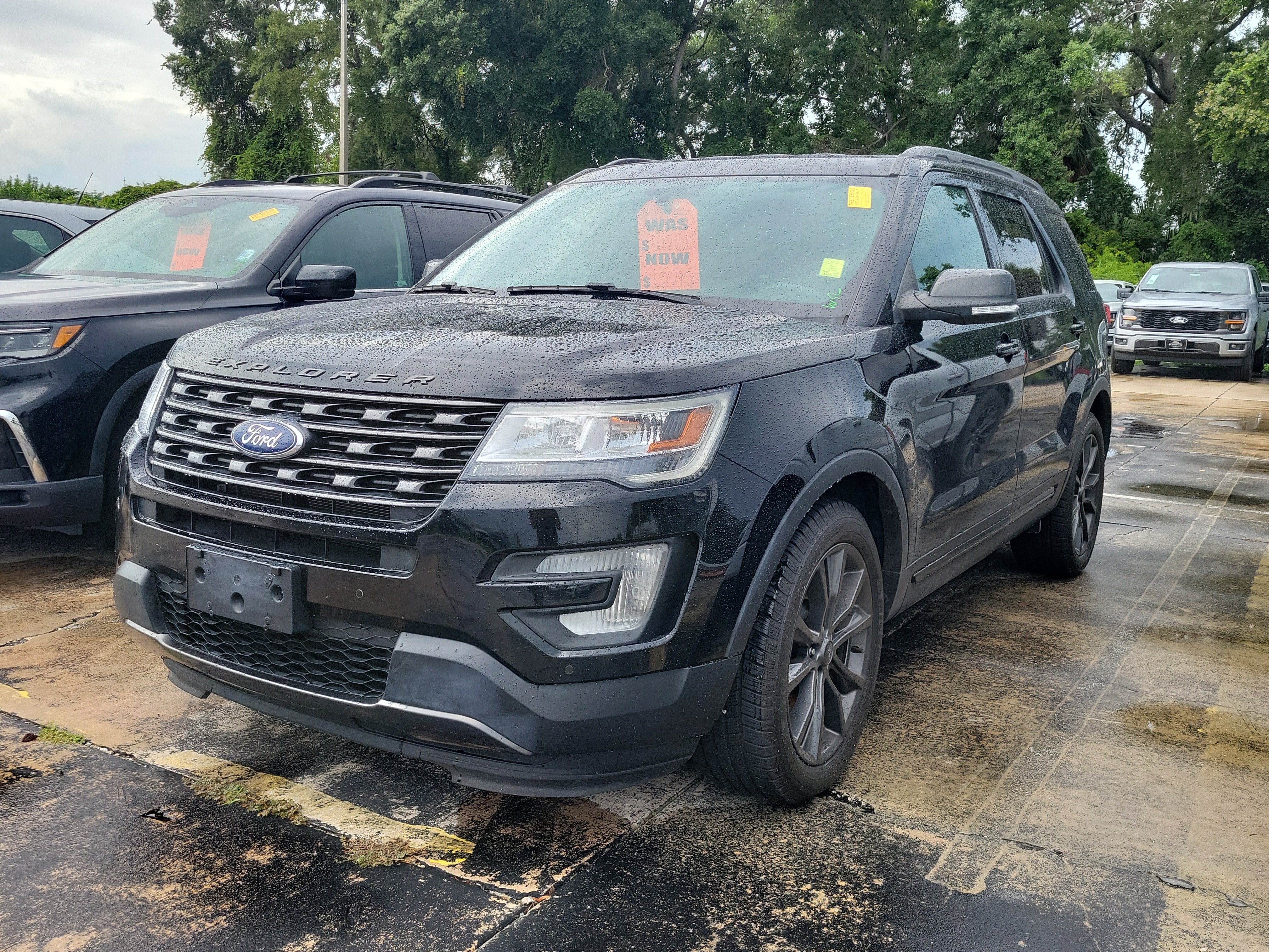 Certified 2017 Ford Explorer XLT w/ Equipment Group 202A FWD image 2