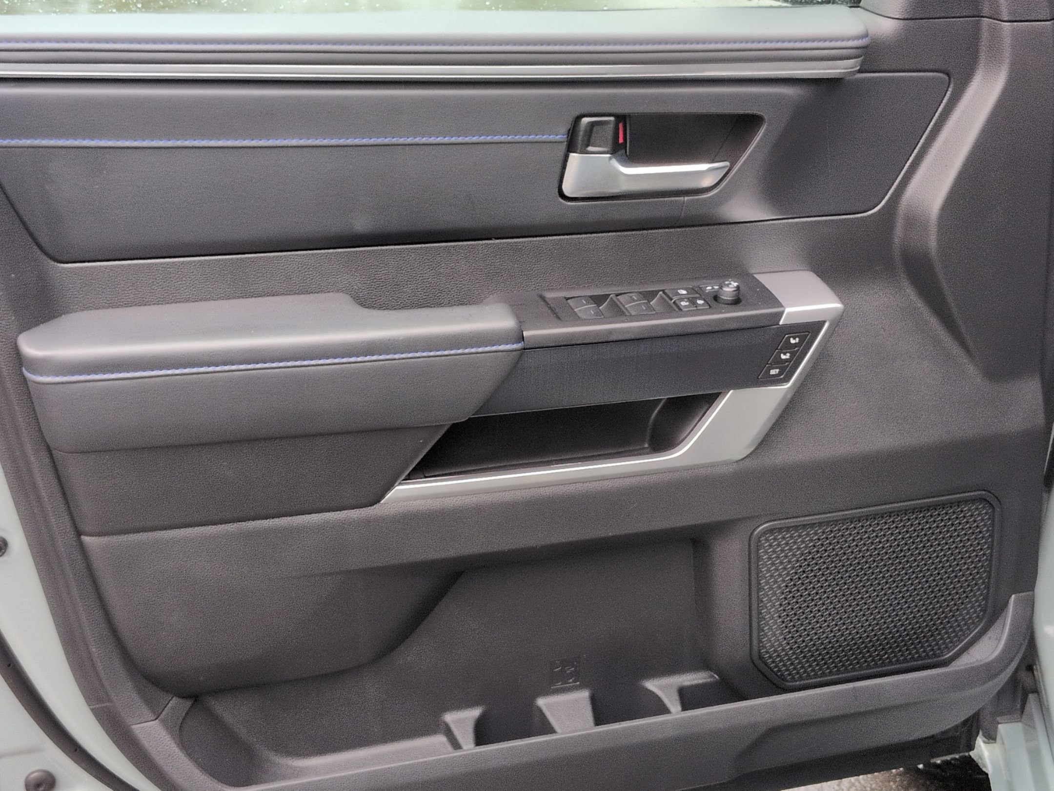 Used 2024 Toyota Tundra Platinum AWD/4WD image 13