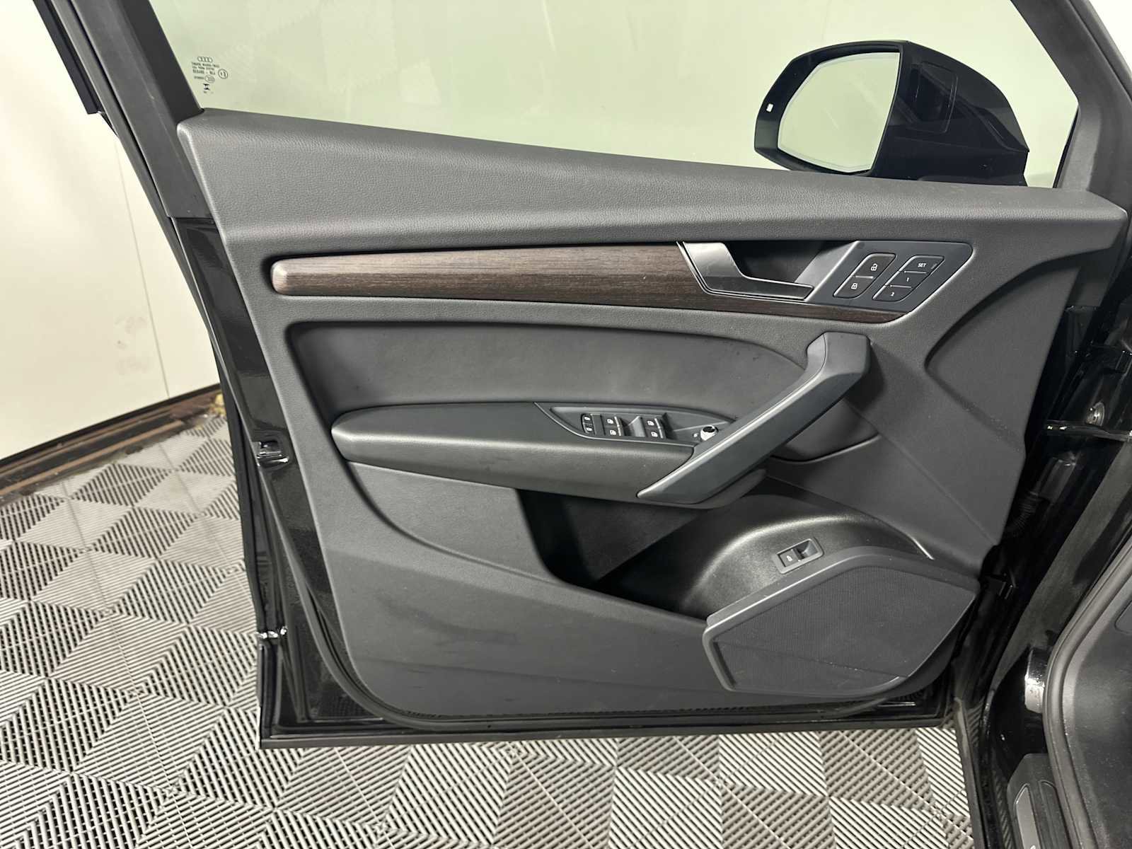 Used 2023 Audi Q5 2.0T Premium w/ Convenience Package image 8