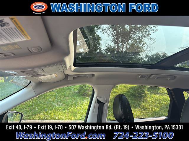 Certified 2022 Ford Escape Titanium AWD/4WD image 15