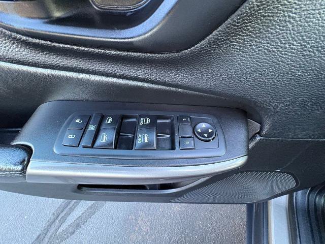 Used 2019 Jeep Cherokee Latitude Plus w/ Comfort/Convenience Group AWD/4WD image 20