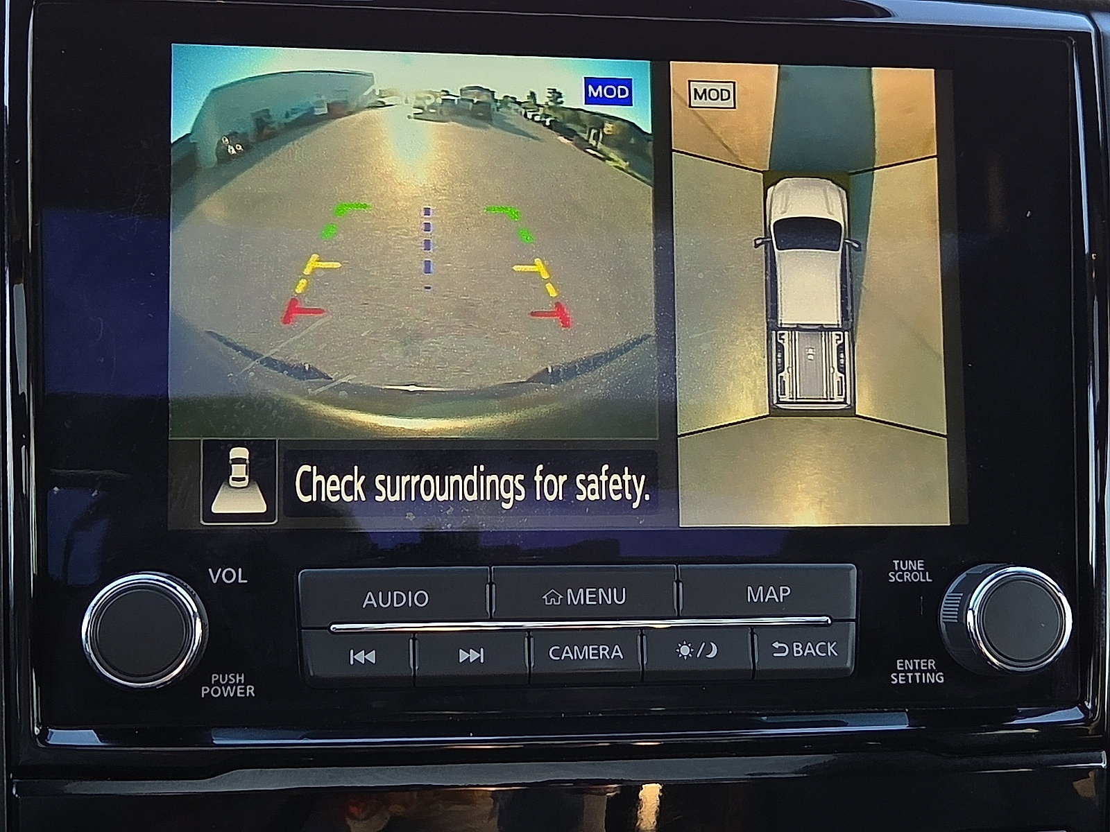 Used 2021 Nissan Titan PRO-4X w/ Pro-4x Convenience Package AWD/4WD image 16