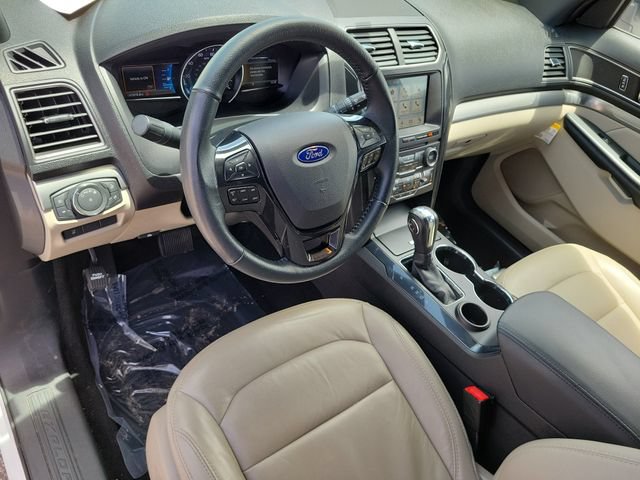 Certified 2018 Ford Explorer XLT w/ Equipment Group 202A FWD image 21