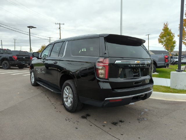 Used 2024 Chevrolet Suburban LT AWD/4WD image 3