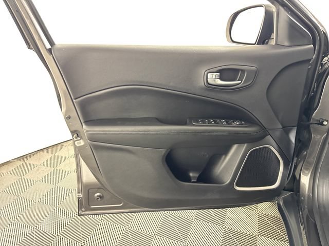 Used 2018 Jeep Compass Latitude w/ Popular Equipment Group AWD/4WD image 29